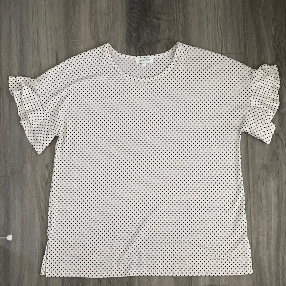 Grace & Lace ruffle sleeve top